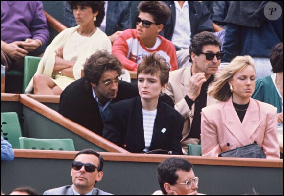 Archives - Vincent Lindon et Claude Chirac dans les tribunes, tournoi de Roland Garros 1988.
