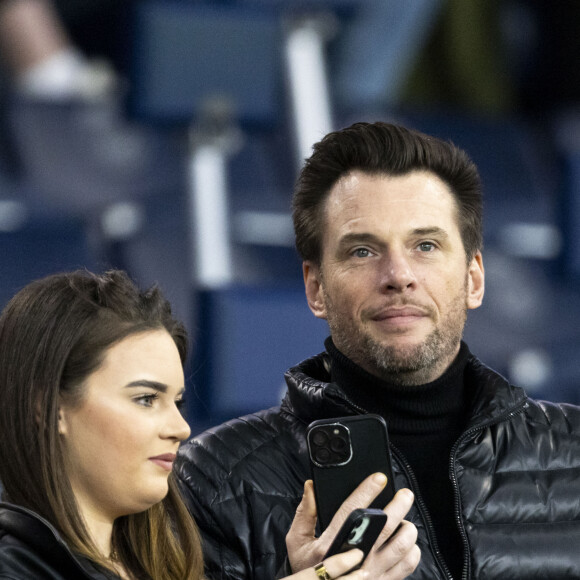 Norbert Tarayre et une amie - People dans les tribunes du match de Ligue 1 Uber Eats "PSG-Lille" (3-1) au Parc des Princes à Paris le 10 février 2024. © Cyril Moreau/Bestimage