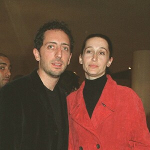 Gad Elmaleh et Anne Brochet à la première du film "Astérix et Obélix mission Cléopâtre" le 29 janvier 2002