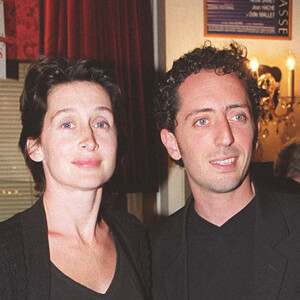 Anne Brochet et Gad Elmaleh à la générale de la pièce Fernando Krapp m'a écrit cette lettre au théâtre Montparnasse le 8 septembre 2000