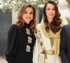 Elle devrait ainsi rester au chevet de sa famille.
La reine Rania, Rajwa Khaled bin Musaed bin Saif bin Abdulaziz Al Saif - La famille royale de Jordanie lors de l'annonce officielle des fiançailles du prince Hussein de Jordanie à Riyad. Le 17août 2022 