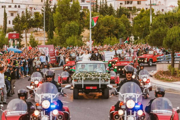 Et 3 jours de deuil ont été décrétés.
Le prince Hussein de Jordanie et Rajwa al Saif - Les familles royales au mariage du prince Hussein de Jordanie et de Rajwa al Saif, au palais Zahran à Amman (Jordanie), le 1er juin 2023. 
