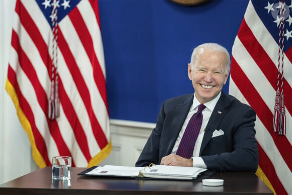 Joe Biden (président des Etats-Unis), et son chien Commander dans le bureau ovale de la Maison Blanche à Washington DC, le 20 janvier 2022. © Adam Schultz/White House/Planet Pix via Zuma Press/Bestimage