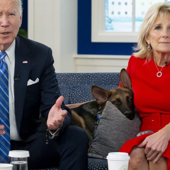 Jill et Joe Biden en visio avec les forces armées américaines pour le soir du réveillon depuis la Maison Blanche. Washington DC, le 25 décembre 2021. 