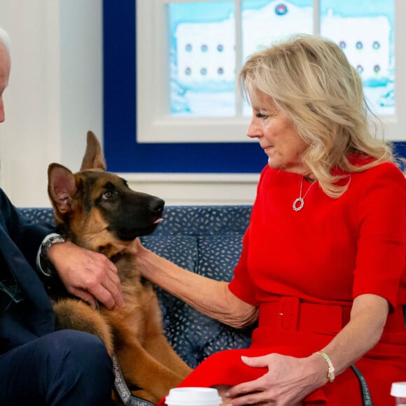 Jill et Joe Biden en visio avec les forces armées américaines pour le soir du réveillon depuis la Maison Blanche. Washington DC, le 25 décembre 2021. 