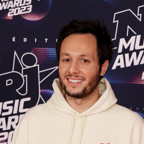 Vianney au photocall de la 25ème cérémonie des "NRJ Music Awards (NMA)" au palais des Festivals et des Congrès de Cannes, France, le 10 novembre 2023. © Dominique Jacovides/Bestimage 