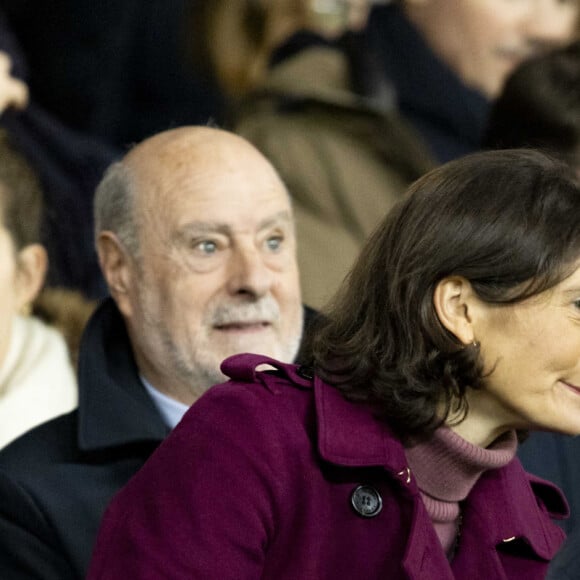 Amélie Oudéa Castéra (ministre des Sports et des Jeux Olympiques et Paralympiques), Teddy Riner - Célébrités dans les tribunes du match aller des huitièmes de finale de la Ligue des champions entre le PSG et la Real Sociedad (2-0) au Parc des Princes à Paris le 14 février 2024. © Cyril Moreau/Bestimage