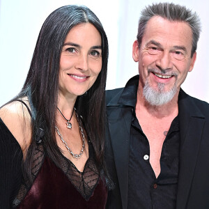 Avec sa femme et leurs enfants.
Exclusif - Florent Pagny et son épouse Azucena - Enregistrement de l'émisssion Vivement dimanche au studio Gabriel, presentée par Michel Drucker . Diffusion sur France 2 le 21 Novembre 2021 . © Guillaume Gaffiot / Bestimage 