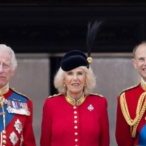 Il faut dire qu'avec l'état de santé général des têtes couronnées, la famille royale en avait besoin
Le roi Charles III, la reine consort Camilla Parker Bowles, le duc Edward d'Edimbourg - La famille royale d'Angleterre sur le balcon du palais de Buckingham lors du défilé "Trooping the Colour" à Londres. Le 17 juin 2023