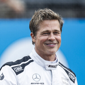 Brad Pitt est amoureux et il ne s'en cache pas vraiment.
Brad Pitt tourne des scènes de son prochain film, produit par Apple et Jerry Bruckheimer, lors du Grand Prix de Formule 1 de Grande-Bretagne.© Dppi / Panoramic / Bestimage