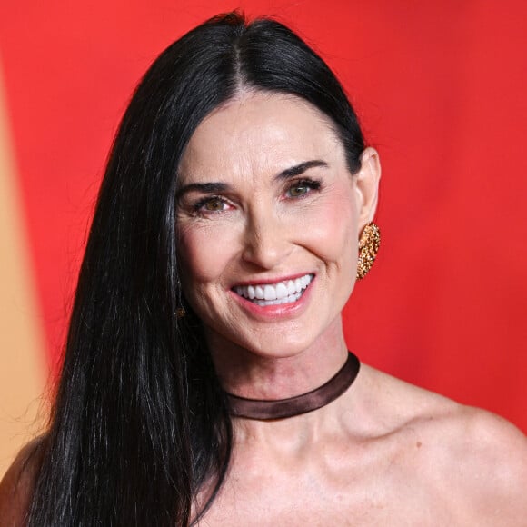 Demi Moore arrive à la soirée des Oscars de Vanity Fair, au Wallis Annenberg Center for the Performing Arts (Abaca)