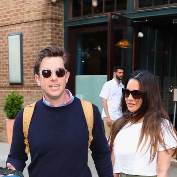 Olivia Munn et son compagnon John Mulaney se rendent au Madison Square Garden à New York le 24 juin 2022.