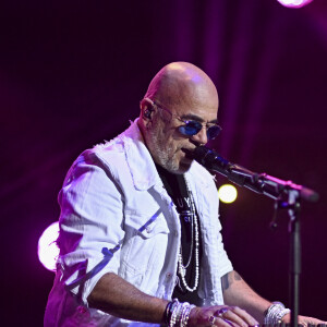 Exclusif - Pascal Obispo sur scène lors du concert "Leurs voix pour l'espoir" à l'Olympia à Paris le 11 mars 2024.