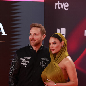 Il vient de devenir papa pour la troisième fois
David Guetta et sa compagne Jessica Ledon, enceinte, lors du photocall de la cérémonie des "Latin Grammy Awards 2023" à Séville, le 16 novembre 2023.