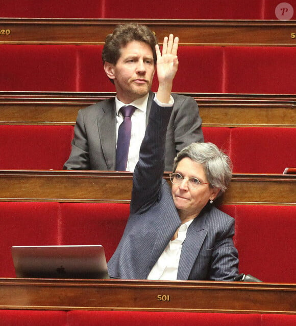 Sandrine Rousseau - Questions au gouvernement à l'Assemblée nationale à Paris le 25 octobre 2023.