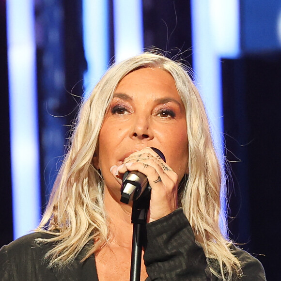 Zazie - Les personnalités se mobilisent lors de la 37ème édition du Téléthon sur le plateau de France 2, avec pour parrain Vianney. Le 8 décembre 2023. © Coadic Guirec / Bestimage