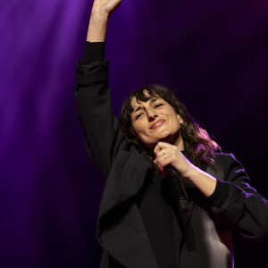 Juliette Armanet au concert du gala des 20 ans de la fondation Recherche Alzheimer "2 générations chantent pour la 3ème" à l'Olympia à Paris le 18 mars 2024. © Cyril Moreau / Bestimage 