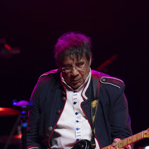 Laurent Voulzy au concert du gala des 20 ans de la fondation Recherche Alzheimer "2 générations chantent pour la 3ème" à l'Olympia à Paris le 18 mars 2024. © Cyril Moreau / Bestimage 