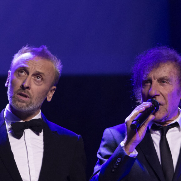 Pierre Souchon et son Frère Charles Souchon (Ours), Alain Souchon au concert du gala des 20 ans de la fondation Recherche Alzheimer "2 générations chantent pour la 3ème" à l'Olympia à Paris le 18 mars 2024. © Cyril Moreau / Bestimage 