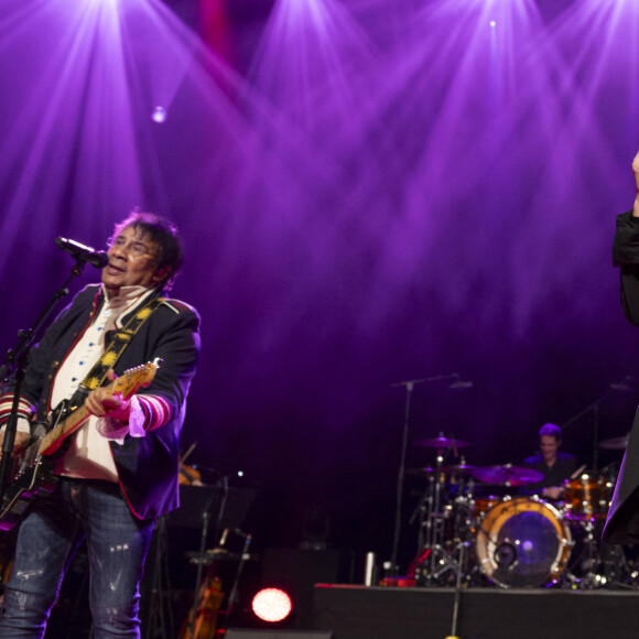 Laurent Voulzy et Juliette Armanet au concert du gala des 20 ans de la fondation Recherche Alzheimer "2 générations chantent pour la 3ème" à l'Olympia à Paris le 18 mars 2024. © Cyril Moreau / Bestimage 