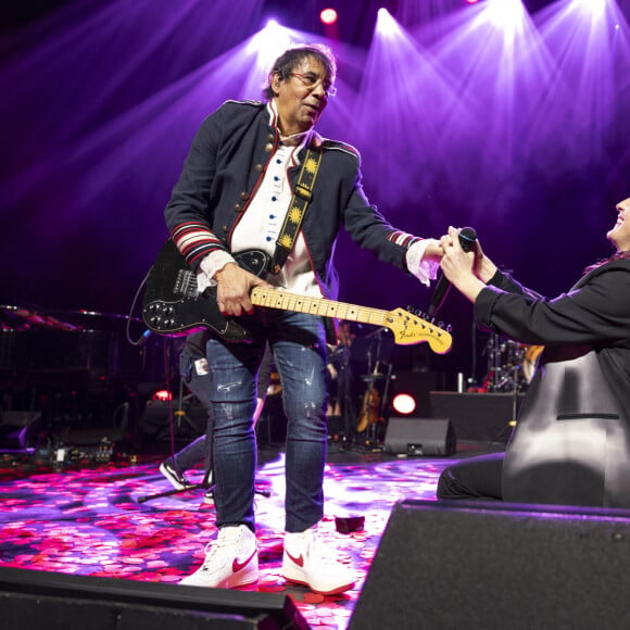 Laurent Voulzy et Juliette Armanet au concert du gala des 20 ans de la fondation Recherche Alzheimer "2 générations chantent pour la 3ème" à l'Olympia à Paris le 18 mars 2024. © Cyril Moreau / Bestimage 