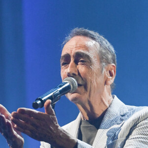 Exclusif - Alain Chamfort - Soirée du 20ème anniversaire de la chaîne Mélody TV à l'Olympia de Paris le 8 juin 2022.  © Coadic Guirec - Giancarlo Gorassini/Bestimage 
