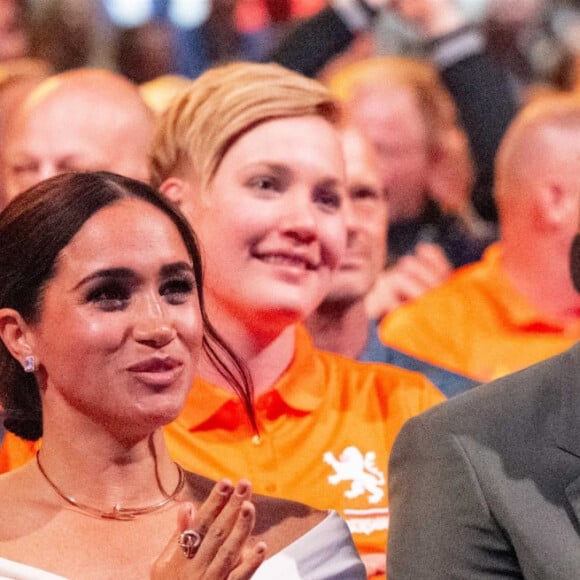 Le prince Harry et Meghan Markle lors de la cérémonie d'ouverture des Invictus Games 2020 à La Haye, le 16 avril 2022. 