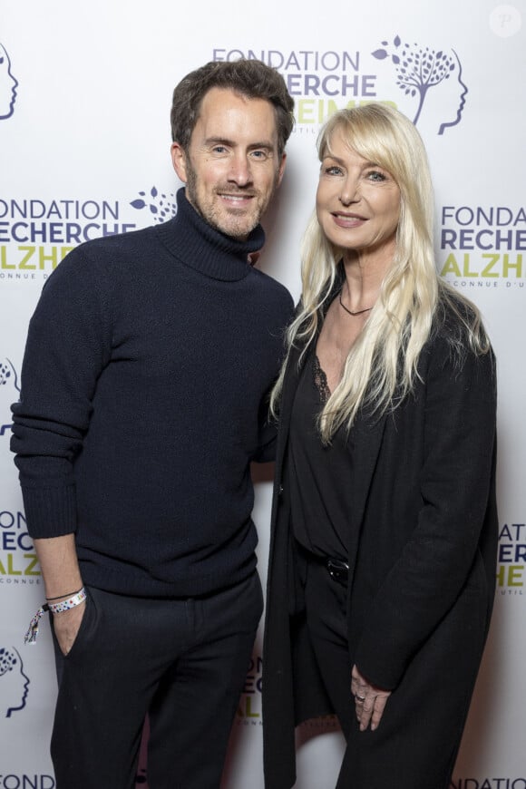 Cécile Chaduteau et Vincent Valinducq au photocall du concert du gala des 20 ans de la fondation Recherche Alzheimer "2 générations chantent pour la 3ème" à l'Olympia à Paris le 18 mars 2024. © Cyril Moreau / Bestimage 