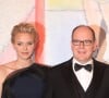 En 2014, elle a fait confiance à Ralph Lauren
La princesse Charlène de Monaco, le prince Albert II de Monaco - Bal de la Rose 2014 au sporting à Monaco, le 29 mars 2014.