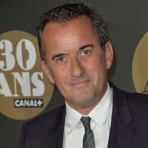 S'il plaisante lui-même de sa mémoire "de poisson rouge", il explique que son trouble lui vient de la consommation de médicaments désormais interdits en France. 
Christophe Dechavanne - Soirée des 30 ans de Canal + au Palais de Tokyo à Paris le 4 novembre 2014. 