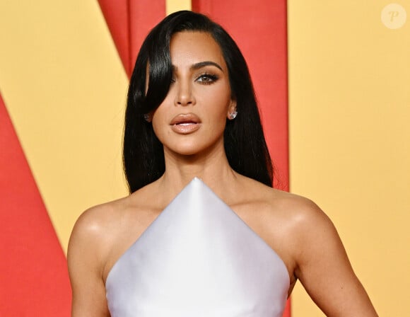 Kim Kardashian is devastated by the sudden death of her aunt, Karen Houghton.  Kim Kardashian at the Vanity Fair Oscars party hosted by Radhika Jones at the Wallis Annenberg Center for the Performing Arts in Beverly Hills.