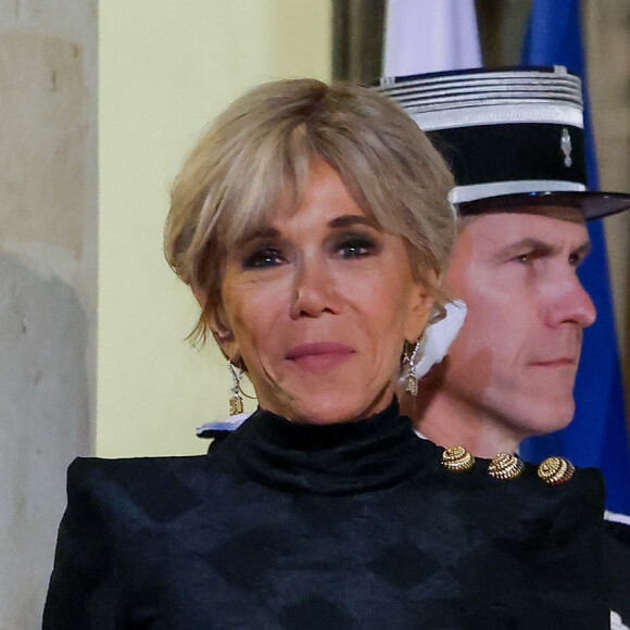 Le président de la République française et sa femme Brigitte Macron accueillent l'Emir du Qatar pour un dîner d'Etat au palais présidentiel de l'Elysée à Paris, le 27 février 2024. © Dominique Jacovides/Bestimage