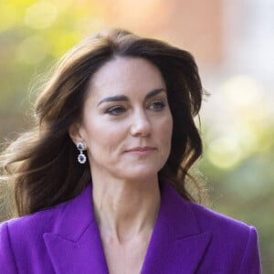 Catherine (Kate) Middleton, princesse de Galles arrive au Design Museum pour co-organiser l'événement avec le Centre de la Fondation Royale pour la petite enfance à Londres le 15 novembre 2023. 