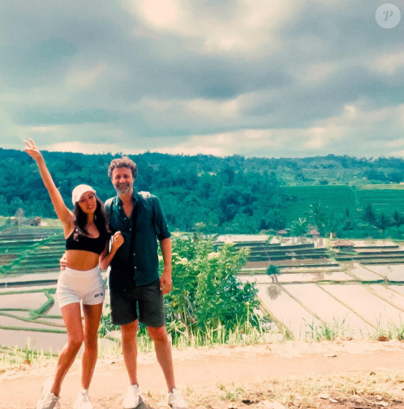 Christophe Carrière prend la pose avec son ex-compagne Andie du temps où ils formaient un couple.