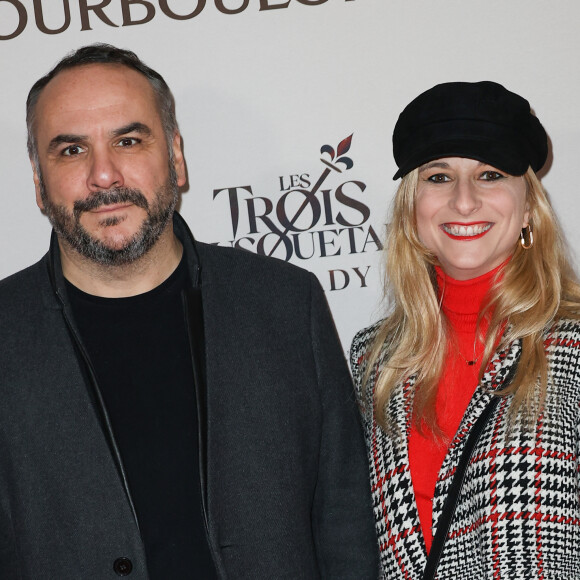 "D'une ado de 16 ans", et d'une "fille de 17 mois", née de son histoire avec Anaïs Tihay.
François-Xavier Demaison et sa femme Anaïs Tihay - Première du film "Les Trois Mousquetaires: Milady" au Grand Rex à Paris le 10 décembre 2023. © Coadic Guirec-Dominique Jacovides /Bestimage 