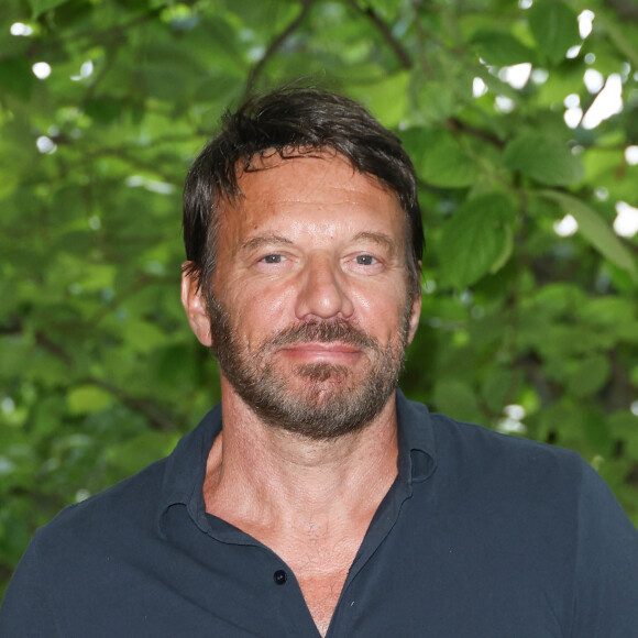"Elle a fait des progrès incroyables, mais cela demande beaucoup de volonté et de moyens. Tout le monde n'a pas ma chance."
Samuel Le Bihan - Photocall du film "Gueules Noires" lors de la 16ème édition du festival du film francophone (FFA) de Angoulême le 26 août 2023. © Coadic Guirec / Bestimage