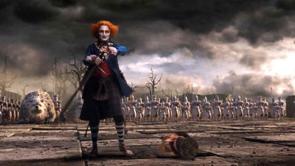 Regardez Tim Burton revenir sur son "Alice in Wonderland" et sa septième collaboration avec Johnny Depp !