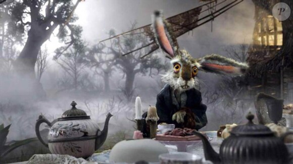 Des images d'Alice au Pays des Merveilles, de Tim Burton, en salles le 24 mars.