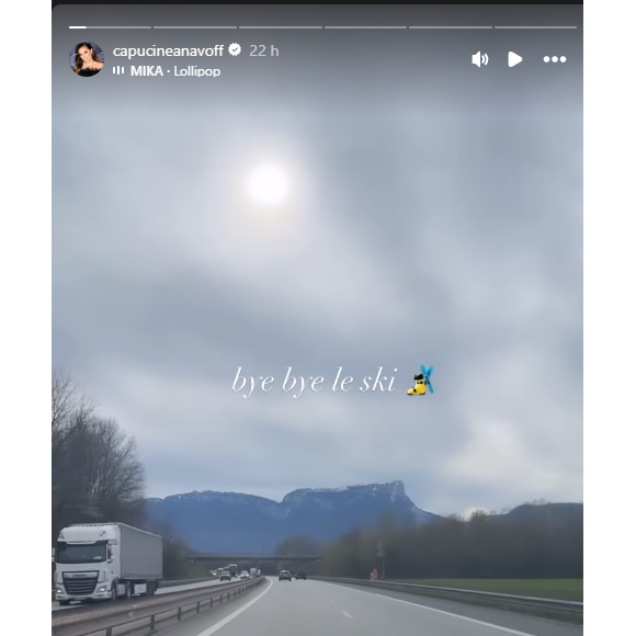 Capucine Anav s'est fait cambrioler dans la nuit du 21 au 22 mars, une histoire qu'elle a racontée sur Instagram, le 26 mars 2024
