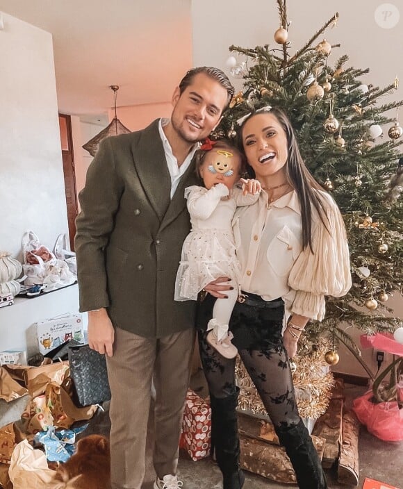 Capucine Anav et leur fille Lola à Noël, en 2023