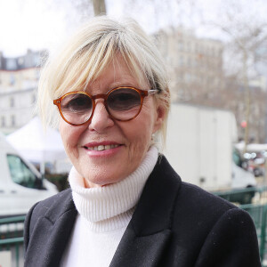 Chantal Ladesou devant les studios de RTL à Neuilly-sur-Seine, le 8 mars 2023. © Jonathan Rebboah / Panoramic / Bestimage