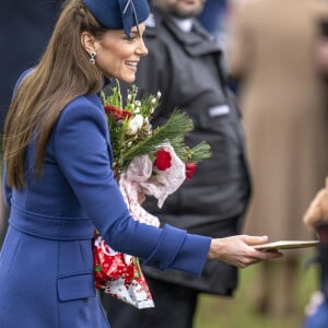 Pour le moment, la famille royale a souhaité garder le silence sur la maladie dont souffre Kate Middleton.
Des membres de la famille royale assistent au service du jour de Noël à l'église St Mary Magdalene à Sandringham, Norfolk.