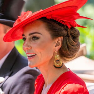 En effet, ces deux cancers peuvent être détectés à la suite d'une opération abdominale.
Kate Middleton assiste au jour 4 de Royal Ascot.