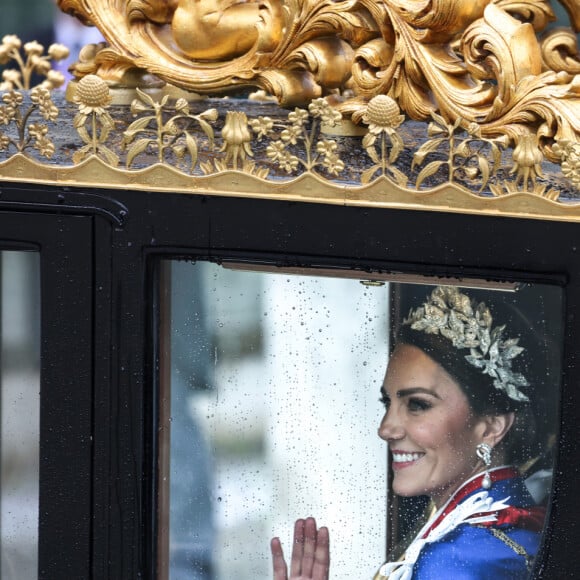 Sortie de la cérémonie de couronnement du roi d'Angleterre à l'abbaye de Westminster de Londres, Royaume Uni, le 6 mai 2023.