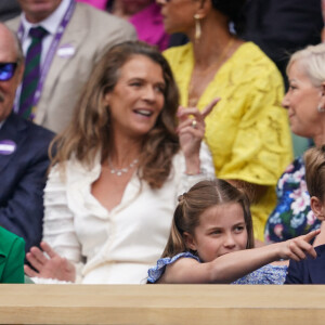 La famille royale dans la loge royale du court central avec les enfants Prince George et la princesse Charlotte.