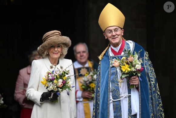 À sa sortie, Camilla a été acclamée par la foule.
Camilla Parker Bowles assiste au service Royal Maundy à la cathédrale de Worcester, le 28 mars 2024.