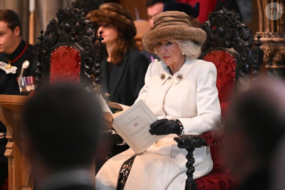 C'est la première fois qu'une épouse accomplit ce devoir au nom du monarque.
Camilla Parker Bowles assiste au service Royal Maundy à la cathédrale de Worcester, le 28 mars 2024.