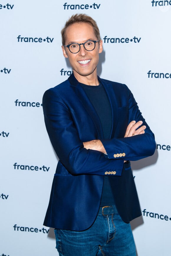 Et il en a également profité pour révéler quelle était la question qu'il ne supporte plus qu'on lui pose.
Damien Thévenot lors du photocall dans le cadre de la conférence de presse de France Télévisions au Pavillon Gabriel à Paris, France, le 24 août 2021. © Pierre Perusseau/Bestimage