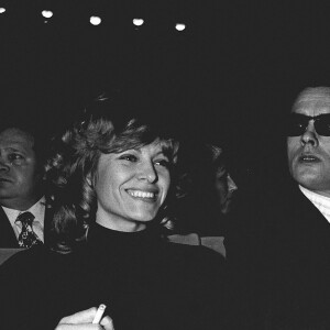Archives : Alain Delon et sa femme Nathalie à la première de leur film Le Samouraï à paris en 1967.