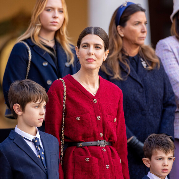 Charlotte Casiraghi et ses fils Raphaël Elmaleh et Balthazar Rassam - La famille princière monégasque dans la cour d'honneur du palais lors de la la fête nationale à Monaco, le 19 novembre 2023. La famille princière monégasque assiste à la prise d'armes, puis à la cérémonie de remise des médailles et à un défilé militaire sur la place du palais princier. © Olivier Huitel / Pool Monaco / Bestimage 